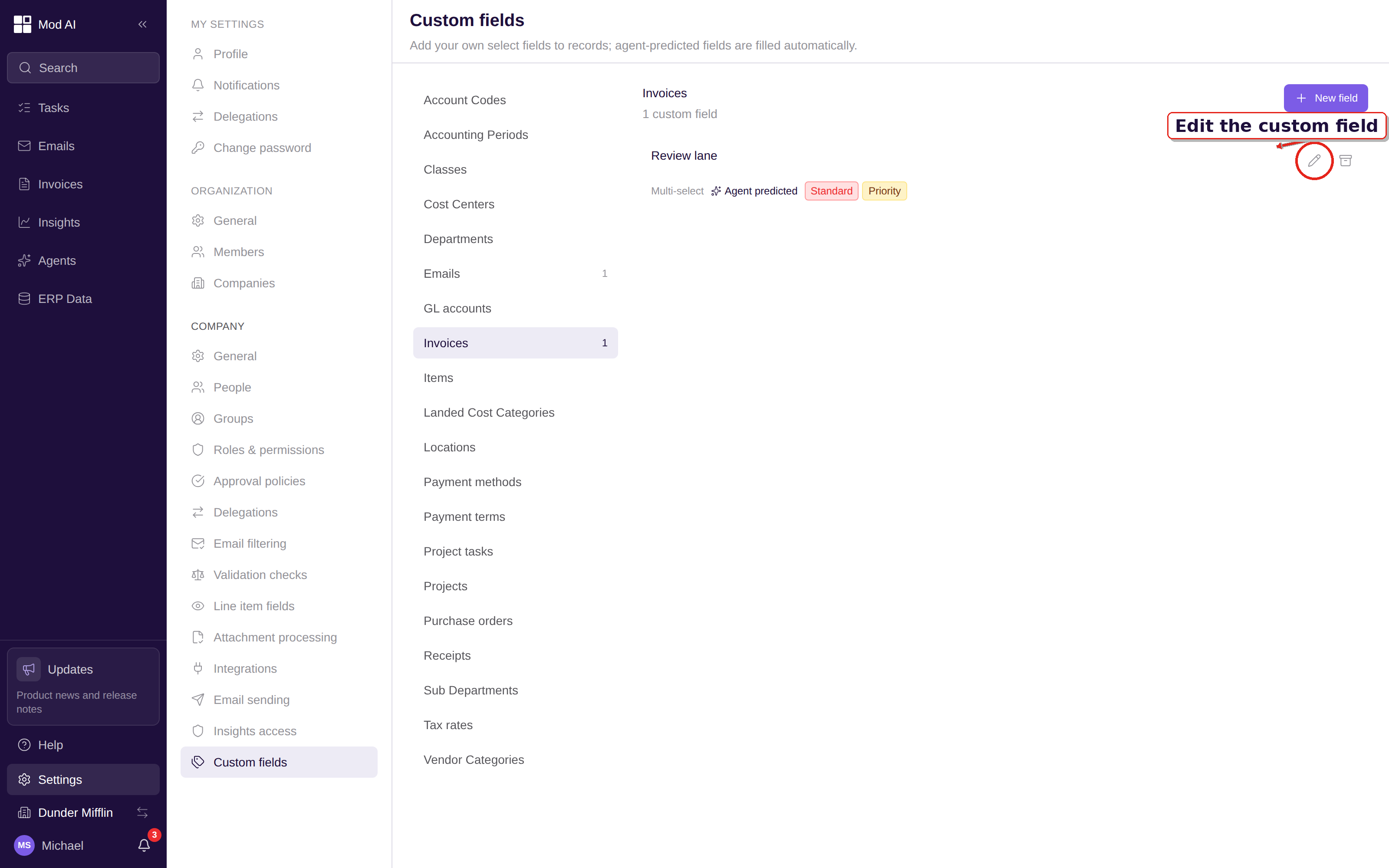 Custom fields settings with the record selector and field list called out